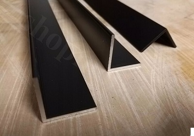 Алюминиевый уголок( черный ) 10 х 10 мм
