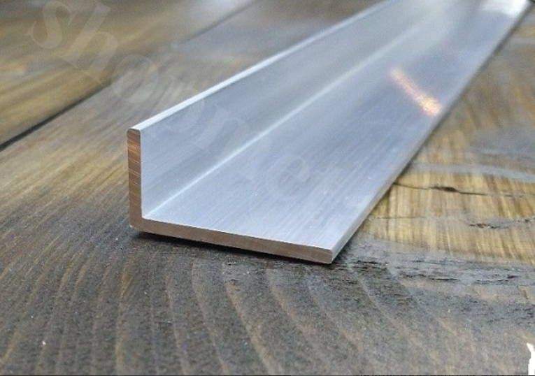 Алюминиевый уголок 100х50 х 3 мм