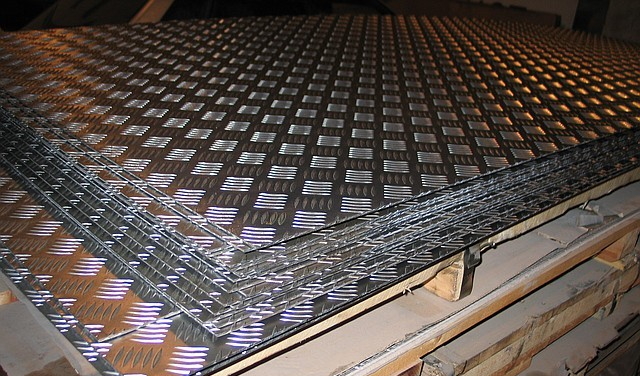 Рифленый алюминиевый лист Квинтет 1.5х1200х2000 АМГ2НР